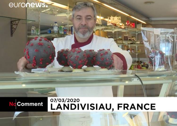 Csokiból készült koronavírust árul egy francia cukrász