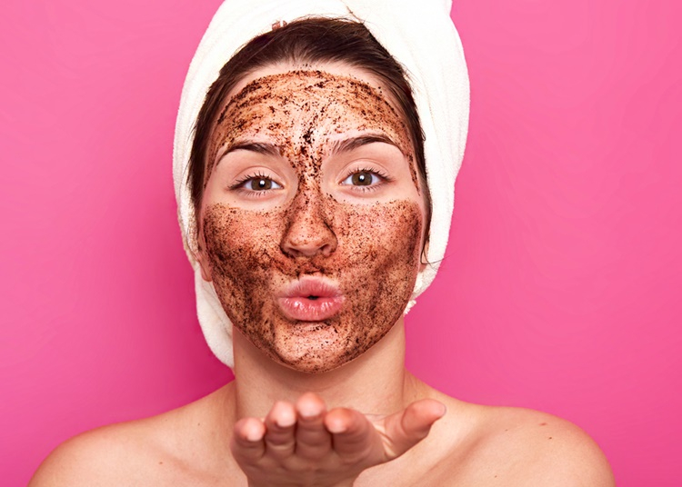 Isteni csokis-kávés arcpakolás, ami garantáltan felébreszti a bőrt: élénkít, feszesít, szépít