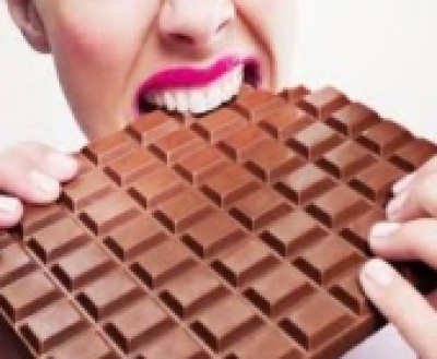 Csokival v&eacute;dekezhet&uuml;nk a sz&iacute;vritmuszavar ellen