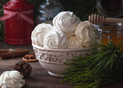 Ennél spórolósabb karácsonyi édesség nincs: dédanyáink pillekönnyű habkarikája
