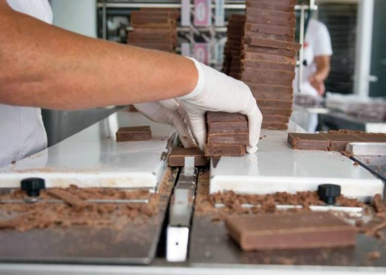 A befektetők ráharaptak az olcsó, kakaó és tej nélküli csokira