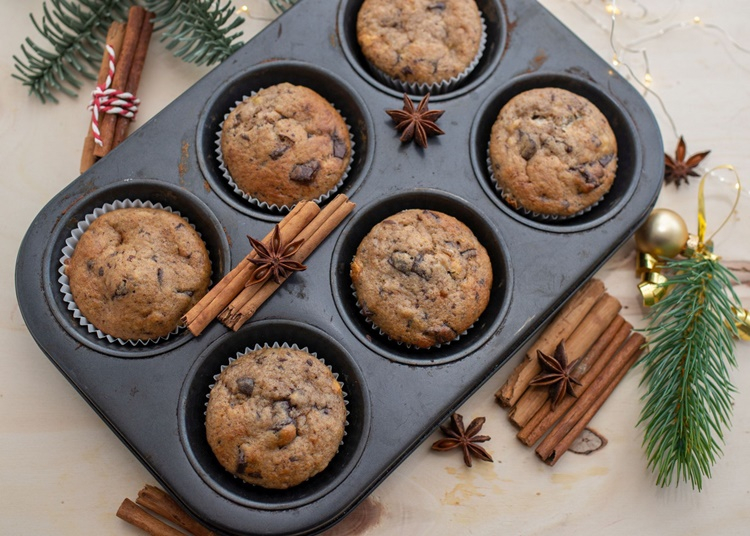 Illatos, puha mézeskalácsmuffin: a karácsony kedvenc ízei csokival megbolondítva